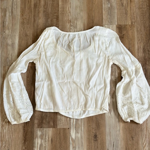 Hollister embroidered top - Picture 6 of 6